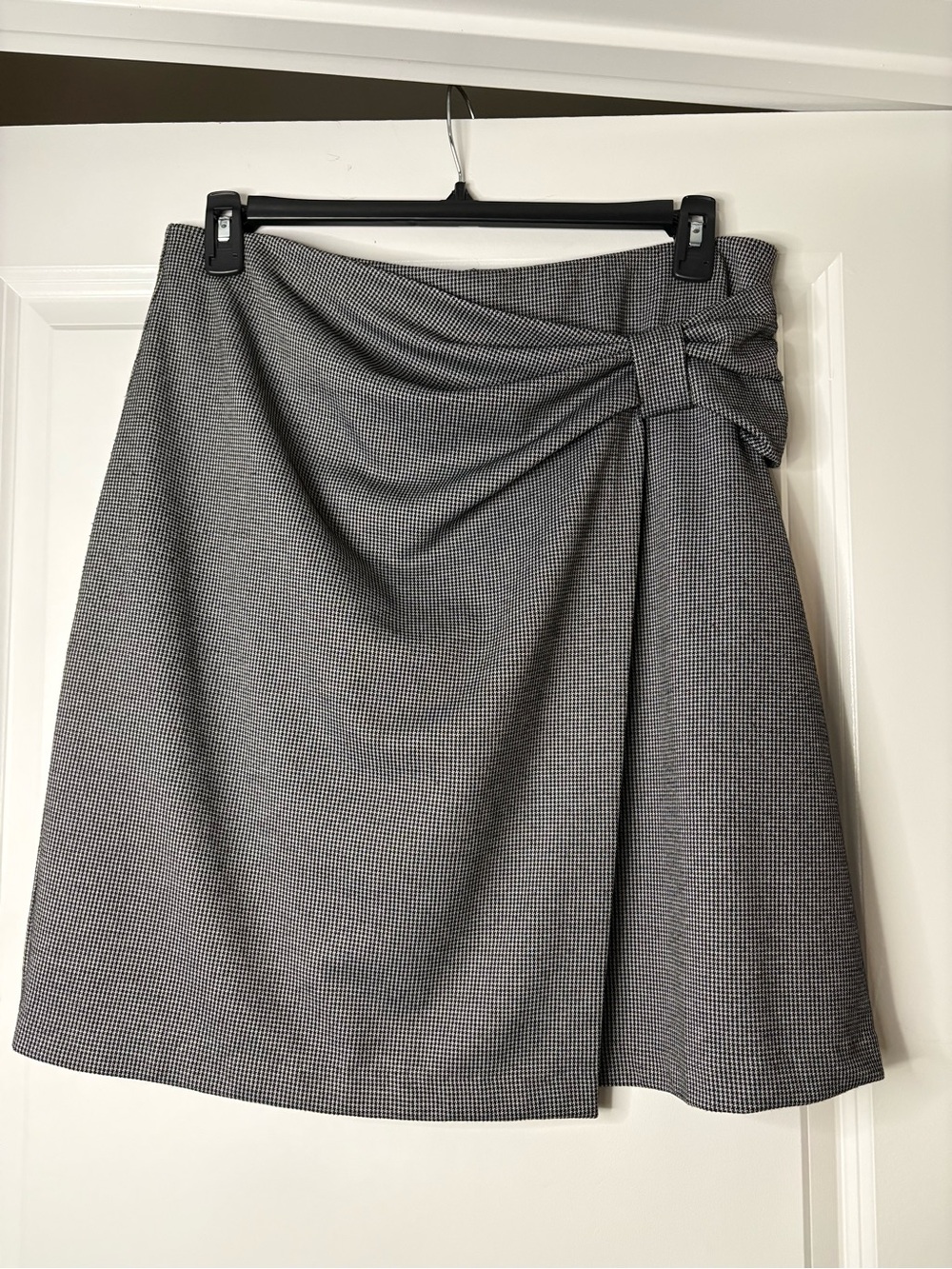 LOFT Gray Houndstooth A-Line Skirt with Side Drape